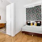 Opera deluxe apartman